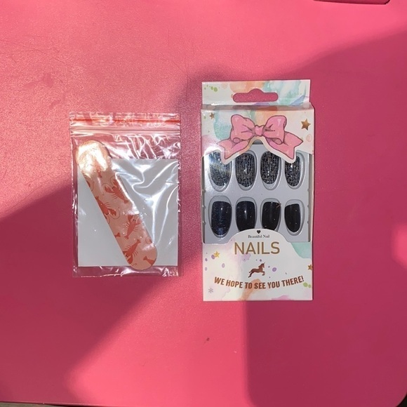 4/$25 New press on nails - Picture 2 of 5